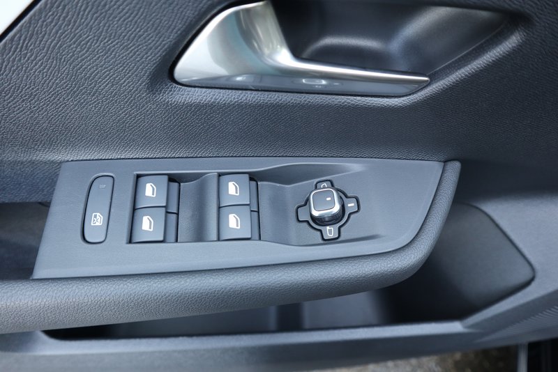 OPEL Astra Edition/Sitzheizung/Kom.-Pak/RÜ-KAM LED