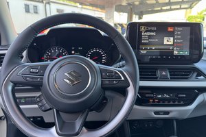 SUZUKI Swift Comfort AUTOMATIK/NAVI/SITZHEIZ/RÜ-KAM/UVM