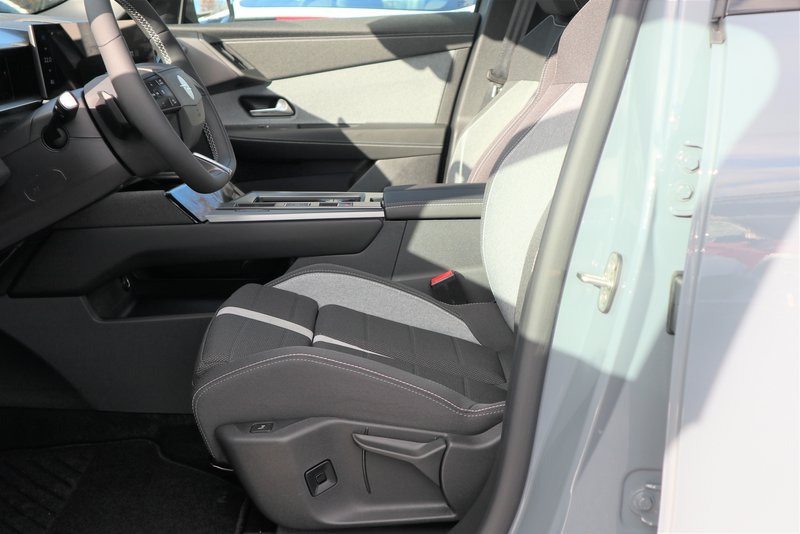 OPEL Grandland PLUGIN/KOMF+TECH-P/ALU 19/ OBC 7,4KWH