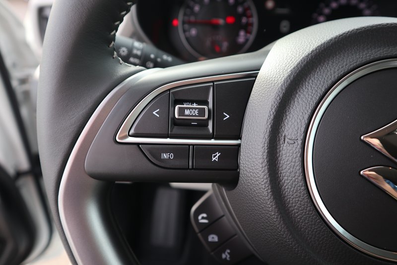 SUZUKI Swift COMFORT TOP-DEAL/2-FARBEN/NAVI/ACC/Rü-KAM