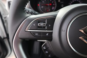 SUZUKI Swift COMFORT TOP-DEAL/2-FARBEN/NAVI/ACC/Rü-KAM