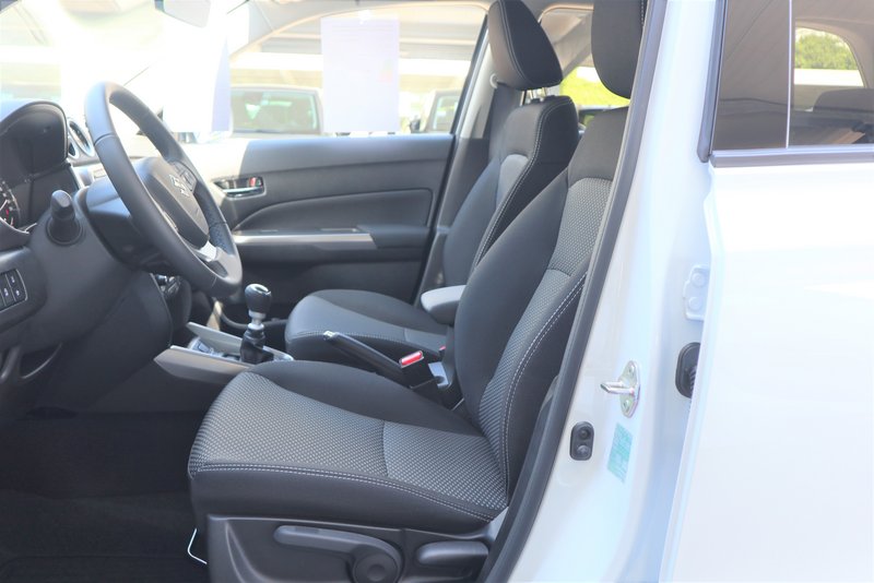 SUZUKI Vitara 2WD/ TOP DEAL /NAVI/ALU/SITZHEIZ/MET/uvm.