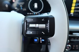HYUNDAI IONIQ 9 UNIQ 4WD 6-Sitzer Pano