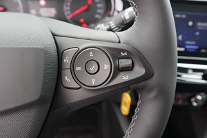 OPEL Corsa WENIG KM!/KLIMA/SITZHEIZ/UVM. Edition