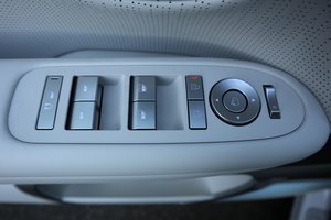 HYUNDAI IONIQ 9 UNIQ 4WD 6-Sitzer Pano