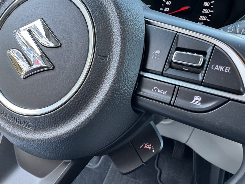 SUZUKI Swift Comfort AUTOMATIK/NAVI/SITZHEIZ/RÜ-KAM/UVM