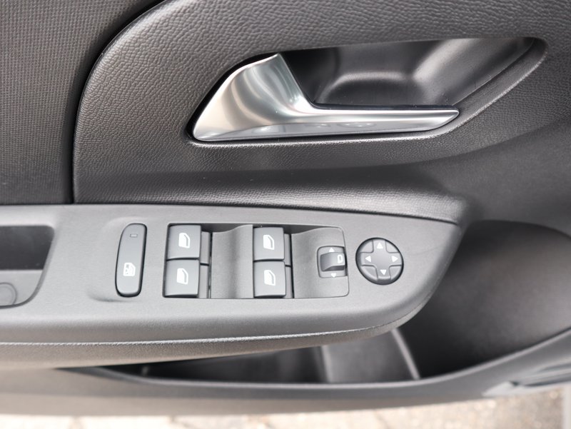 OPEL Corsa WENIG KM!/KLIMA/SITZHEIZ/UVM. Edition