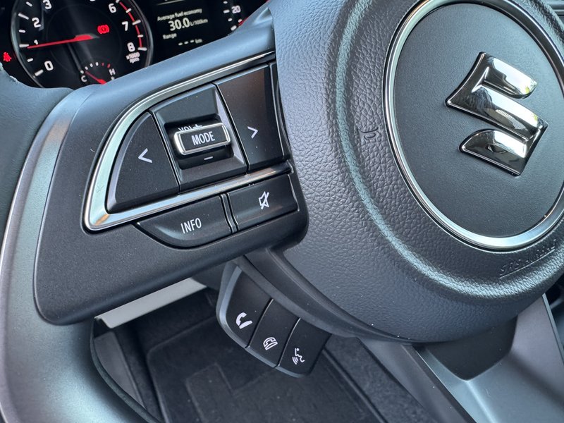 SUZUKI Swift Comfort AUTOMATIK/NAVI/SITZHEIZ/RÜ-KAM/UVM