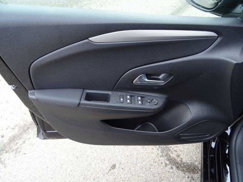 OPEL Corsa Edition Winter-/Komfort-/Tech Paket Autom.