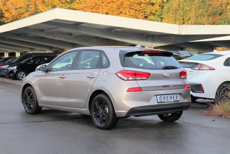 HYUNDAI i30 TREND PLUS / SITZHEIZ/MET/TEMPOMAT/KLIMA...