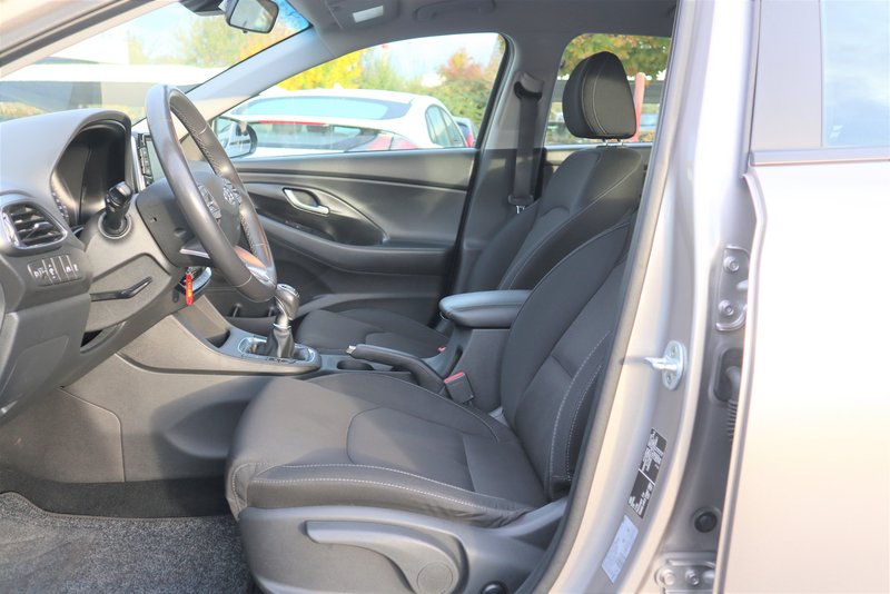 HYUNDAI i30 TREND PLUS / SITZHEIZ/MET/TEMPOMAT/KLIMA...