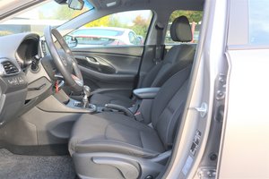 HYUNDAI i30 TREND PLUS / SITZHEIZ/MET/TEMPOMAT/KLIMA...