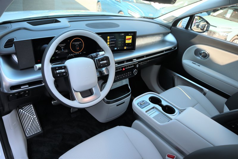 HYUNDAI IONIQ 9 UNIQ 4WD 6-Sitzer Pano