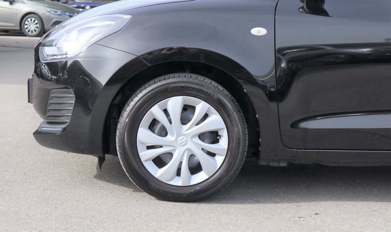 SUZUKI Swift CLUB HYBRID / 1 Hand / sparsam / wenig km
