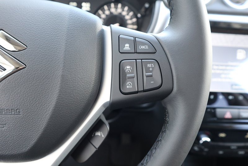 SUZUKI Vitara 2WD/ TOP DEAL /NAVI/ALU/SITZHEIZ/MET/uvm.