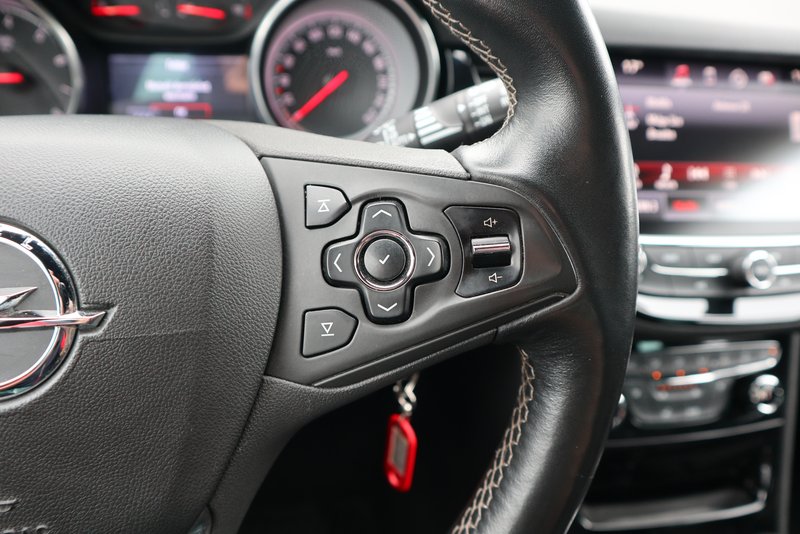 OPEL Astra AUTOMATIK/ DYNAMIK /TOP-Auss. / NAVI /ACC/