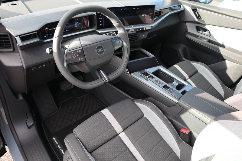 OPEL Grandland PLUGIN/KOMF+TECH-P/ALU 19/ OBC 7,4KWH