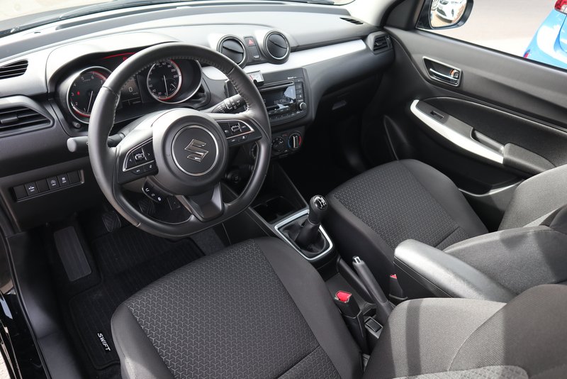 SUZUKI Swift CLUB HYBRID / 1 Hand / sparsam / wenig km