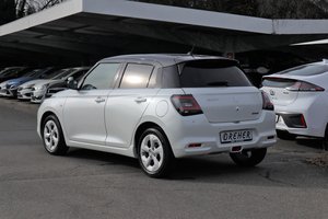 SUZUKI Swift COMFORT TOP-DEAL/2-FARBEN/NAVI/ACC/Rü-KAM