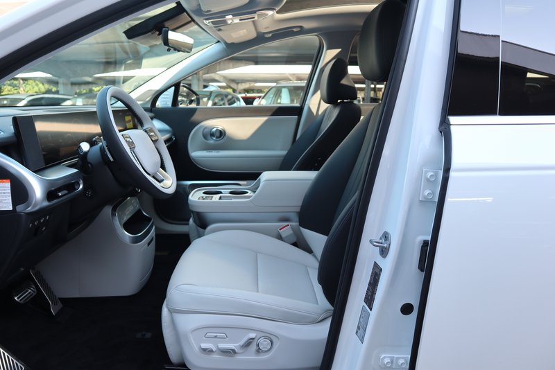 HYUNDAI IONIQ 9 UNIQ 4WD 6-Sitzer Pano