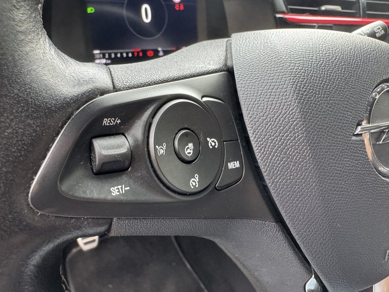 OPEL Corsa F GS Line / KLIMA / ALU / TEMPOMAT / BC