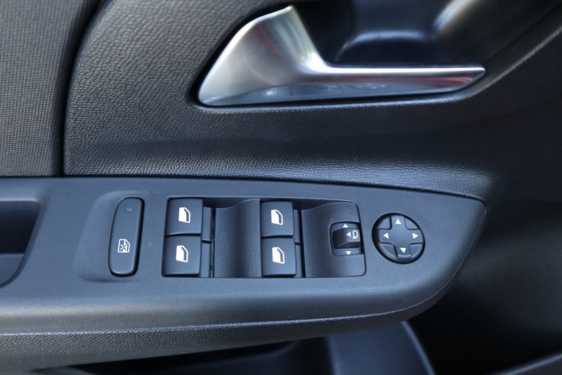 OPEL Corsa Edition Klima/LED/SH/LMR Sitzhzg./BC/eFH.