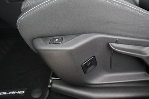 OPEL Grandland PLUGIN/KOMF+TECH-P/ALU 19/ OBC 7,4KWH