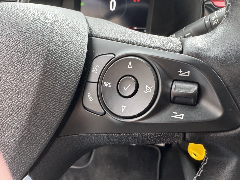 OPEL Corsa F GS Line / KLIMA / ALU / TEMPOMAT / BC