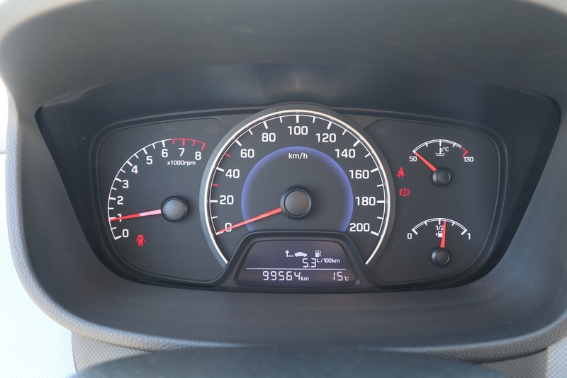 HYUNDAI i10 TREND PLUS / KLIMA/SITZHEIZ/PDC / BC / MET.