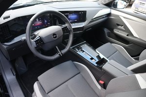 OPEL Astra Edition/Sitzheizung/Kom.-Pak/RÜ-KAM LED