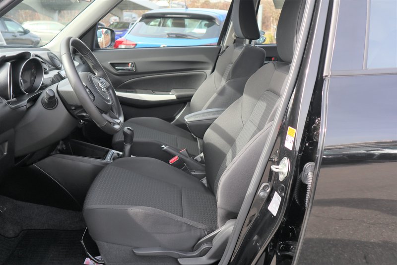 SUZUKI Swift CLUB HYBRID / 1 Hand / sparsam / wenig km