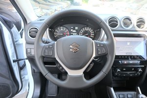 SUZUKI Vitara 2WD/ TOP DEAL /NAVI/ALU/SITZHEIZ/MET/uvm.