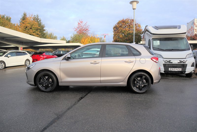 HYUNDAI i30 TREND PLUS / SITZHEIZ/MET/TEMPOMAT/KLIMA...