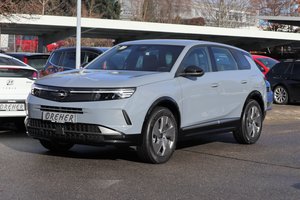 OPEL Grandland PLUGIN/KOMF+TECH-P/ALU 19/ OBC 7,4KWH