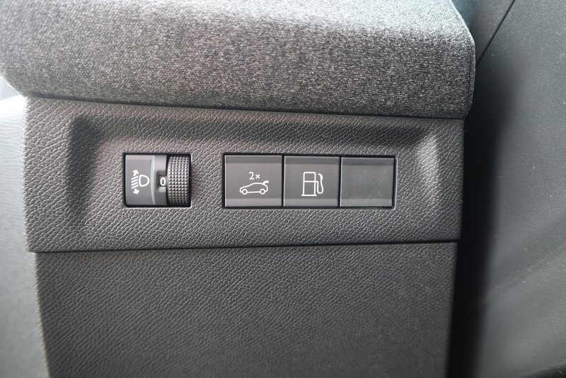 OPEL Grandland PLUGIN/KOMF+TECH-P/ALU 19/ OBC 7,4KWH