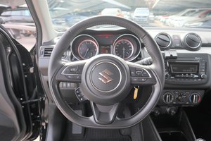 SUZUKI Swift CLUB HYBRID / 1 Hand / sparsam / wenig km