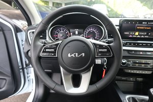 KIA Ceed /TOP AUSST / WENIG KM ! / STARKER MOTOR