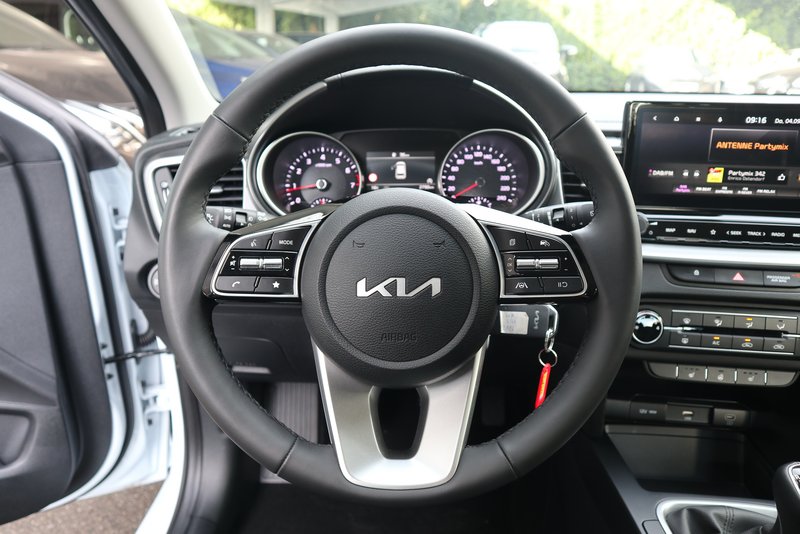 KIA Ceed / WENIG KM ! / STARKER MOTOR / TOP-AUSST. !