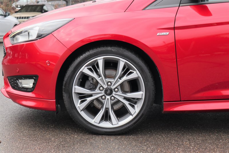 FORD Focus 1.5 EcoBoost ST-Line Navi/Klima/Sitzhzg.