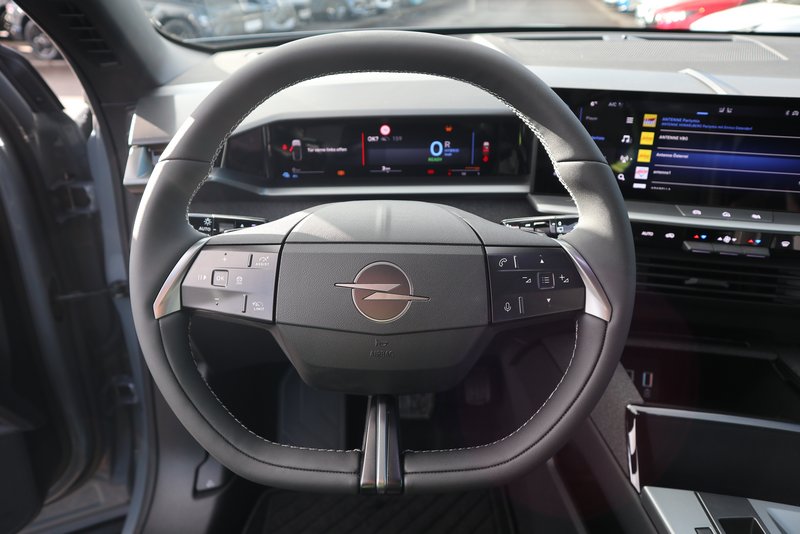 OPEL Grandland PLUGIN/KOMF+TECH-P/ALU 19/ OBC 7,4KWH