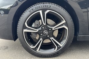 OPEL Corsa F GS Line / KLIMA / ALU / TEMPOMAT / BC