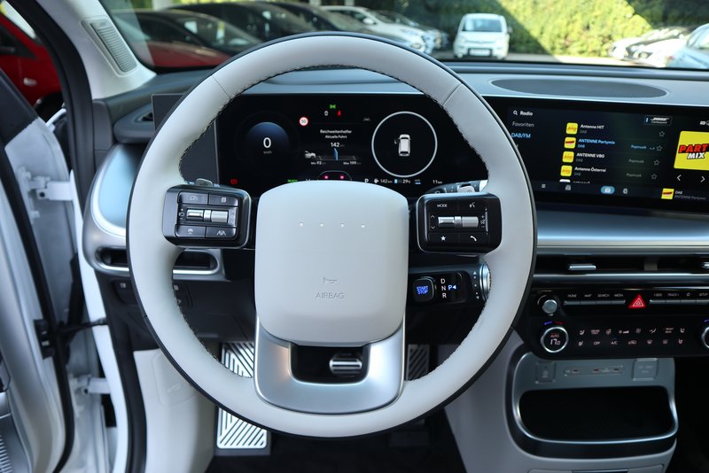 HYUNDAI IONIQ 9 UNIQ 4WD 6-Sitzer Pano