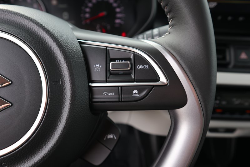 SUZUKI Swift COMFORT TOP-DEAL/2-FARBEN/NAVI/ACC/Rü-KAM