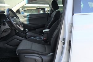 HYUNDAI Tucson 1.6 Advantage 2WD Navi/Klima/BC/eFH. NSW