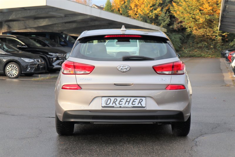 HYUNDAI i30 TREND PLUS / SITZHEIZ/MET/TEMPOMAT/KLIMA...